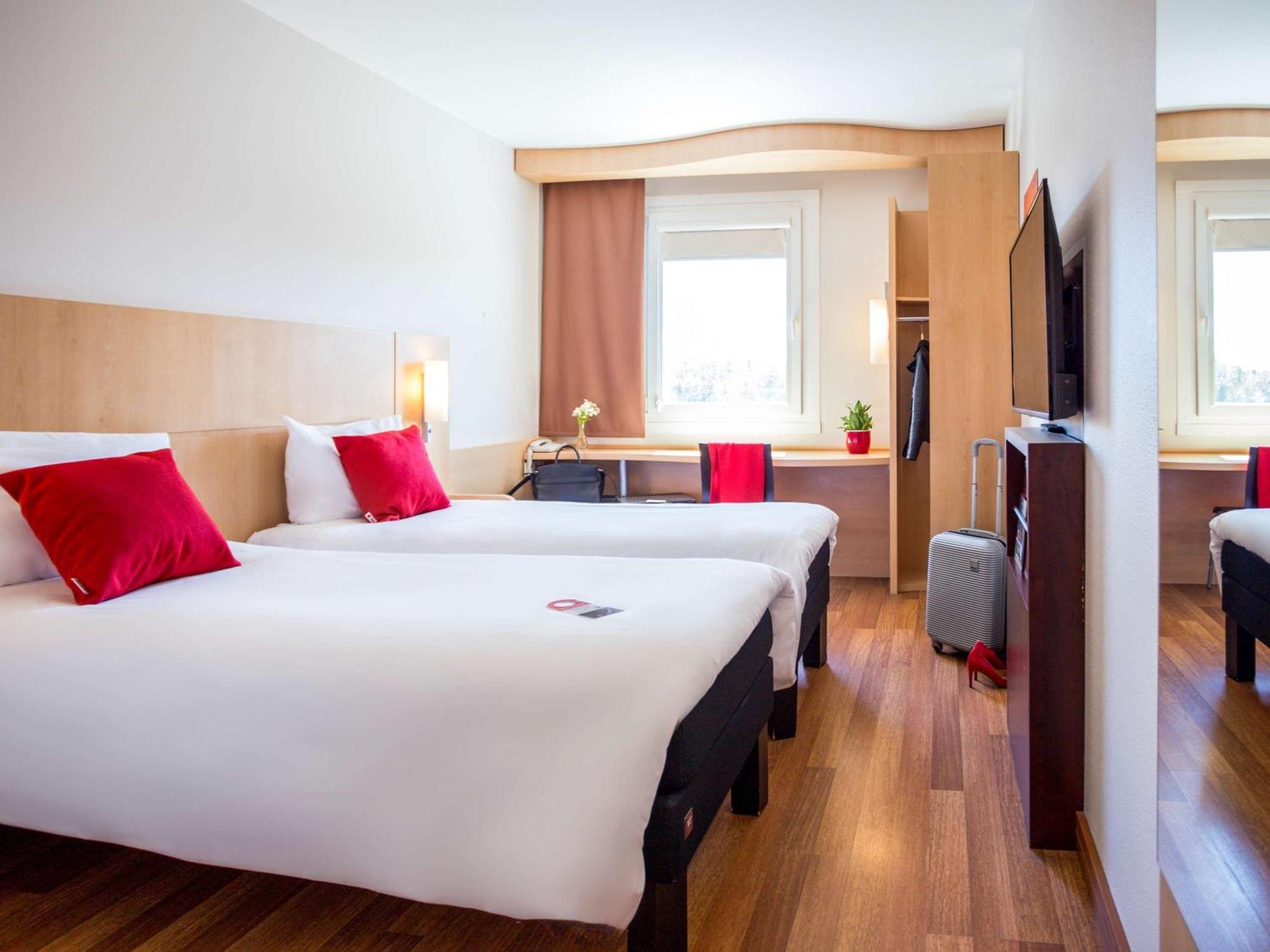 Ibis Hotel Plzen Ngoại thất bức ảnh